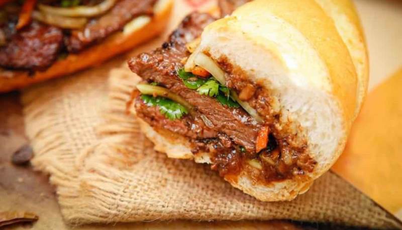 Chili Chili - Bánh Mì Bò Nướng - Đường Vòng Vạn Mỹ