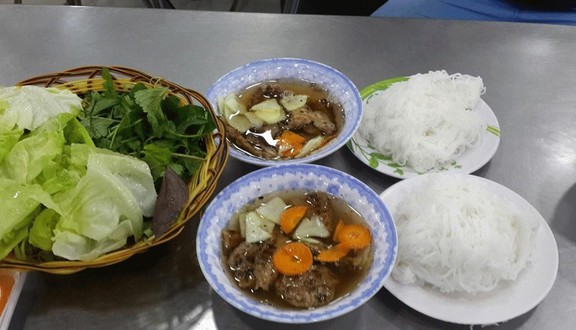 Chị Hoa  - Bún Chả Phạm Phú Thứ