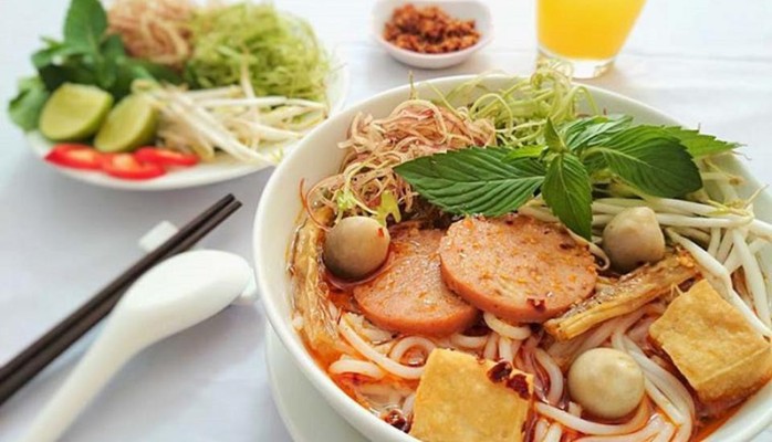Minh Hiển - Cơm Chay Tự Trọng - Trần Nhân Tôn