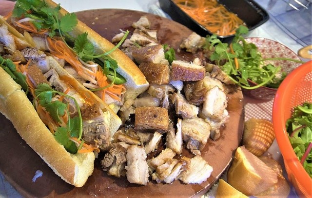 Bánh Mì Heo Quay Cô Tư - Nơ Trang Long