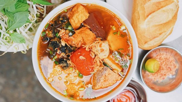 Cô 7 - Bún Riêu, Gỏi Cuốn & Nước Sâm