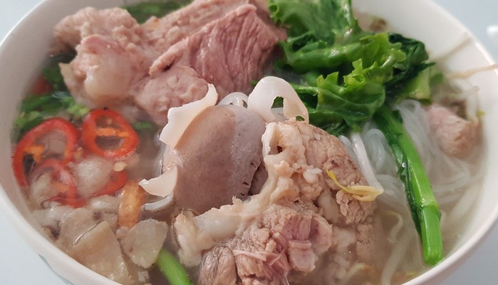 Cô Hoa Sài Gòn - Miến Gà & Hủ Tiếu Xương