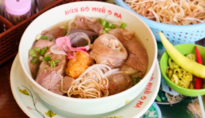 Bún Bò Huế O Hà - Xuân La