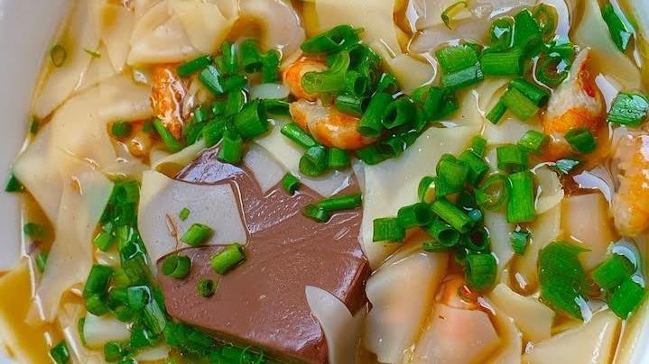 Hing Quán - Hoành Thánh Lá Và Xôi Bát Bửu