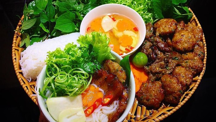 Huyền Linh - Bún Chả Gia Truyền
