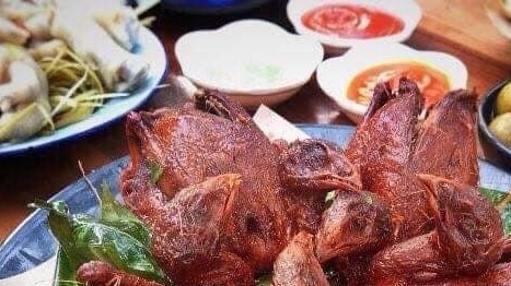 Chim Cút Quay Lá Móc Mật & Lạp Xưởng Nướng Đá - Shop Online