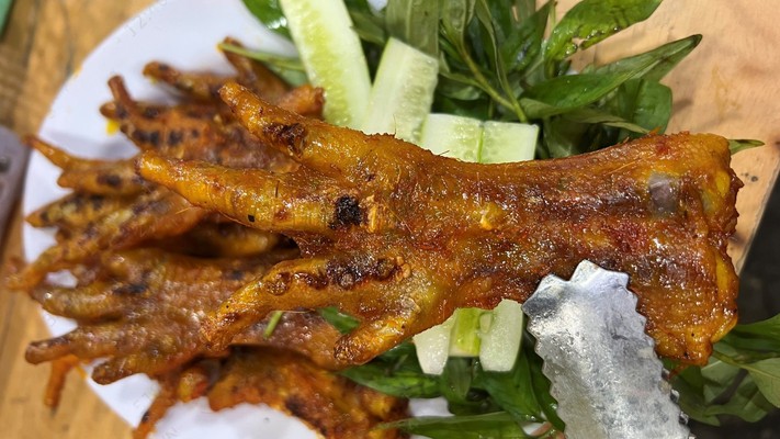 A Tài - Chân Gà Nướng & Hột Vịt Lộn