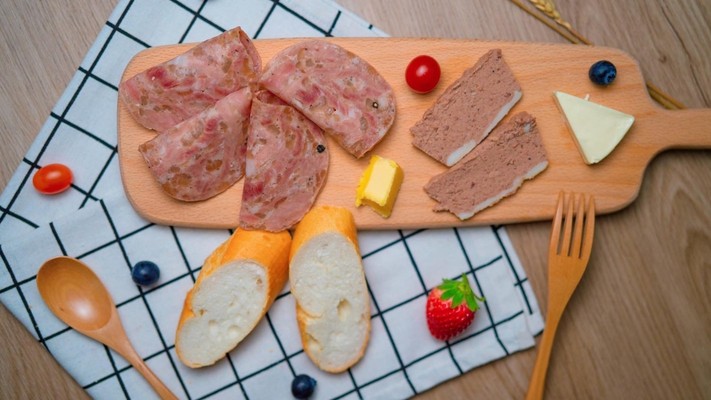 Bánh Mì BB - Bánh Mì, Pate & Thịt Nguội