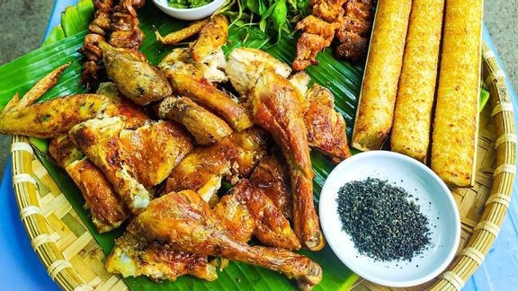 Gà Nướng Cơm Lam - Đinh Công Trứ