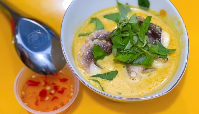 Ăn Vặt 439 - Cà Ri Cá Viên Chiên & Trà Sữa