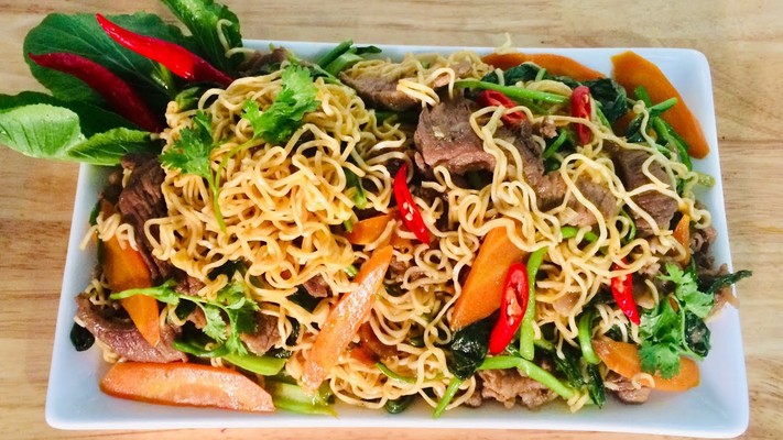 Min's House - Mì Xào Bò, Sinh Tố - Nước Ép