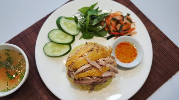 Quê Nẫu Quán - Cơm Gà Phú Yên - Bún Gà Lá É