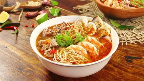 BÚN THÁI VÀ CHÈ HIỆN ĐẠI