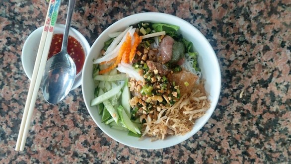 Bún Thịt Nướng Tư Hoàng