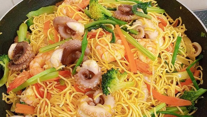 Gỏi Cuốn Mì Xào - Xóm Nhang