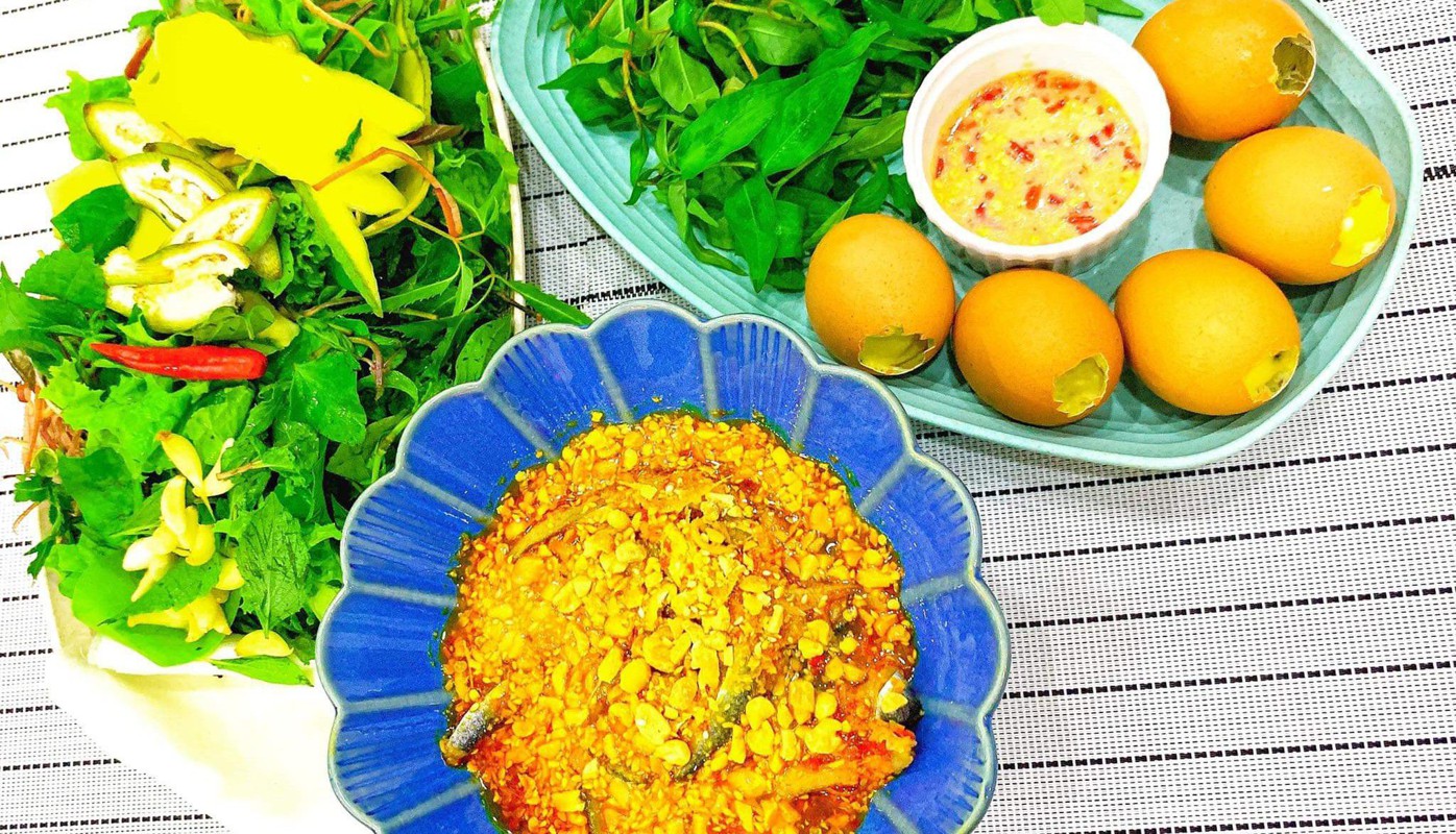 Phương Uyên - Gỏi Cá Trích Rau Rừng, Heo Giả Cầy & Tré Trộn ở Quận Cẩm ...