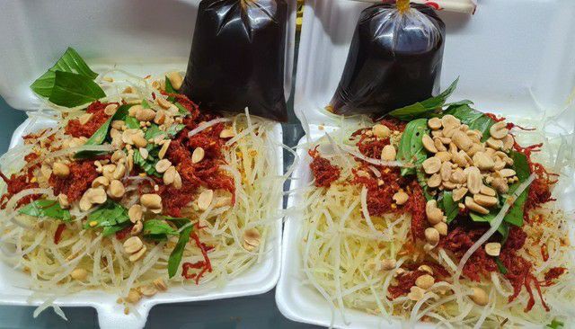 Bún Thịt Xào & Bánh Uớt - Phan Văn Trị