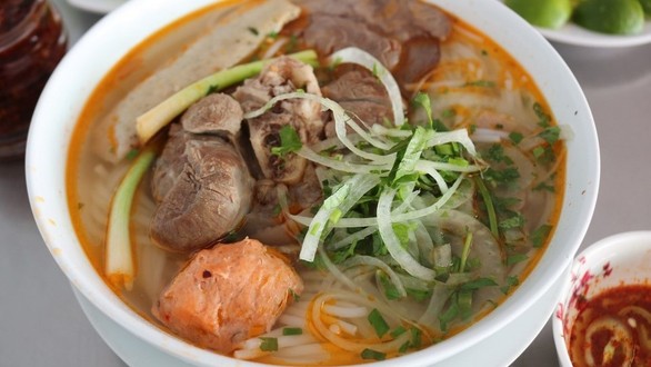 Bún Bò Huế Minh Quân - Ao Sen
