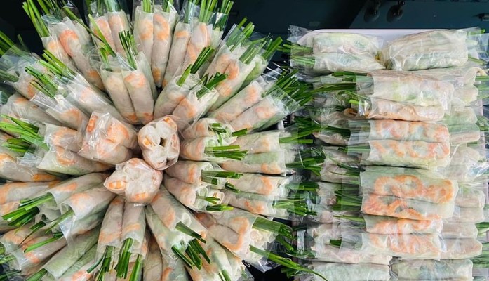 Cua Tôm, Gỏi Cuốn & Bún Mắm Nêm Heo Quay Yến Hạnh