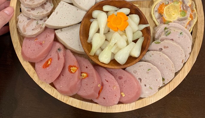 Vị Gia Đình - Giò Chả Nem & Chân Gà Sả Tắc