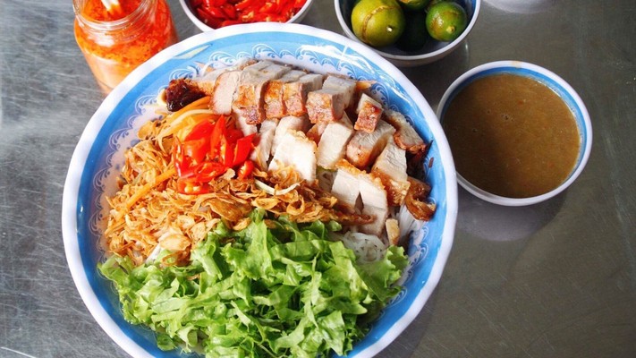 Chợ Nhanh Gạch Quán - Thịt Heo Quay Giòn Bì - Phạm Ngọc Thạch