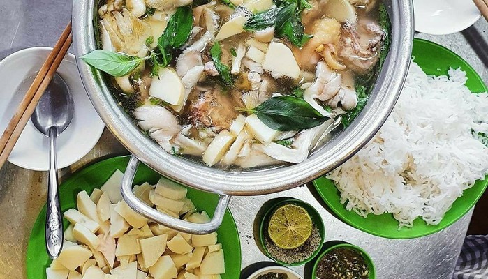 Hoàng Tộc Quán - Gà Sống Đaklak- 38 Nguyễn Tư Nghiêm