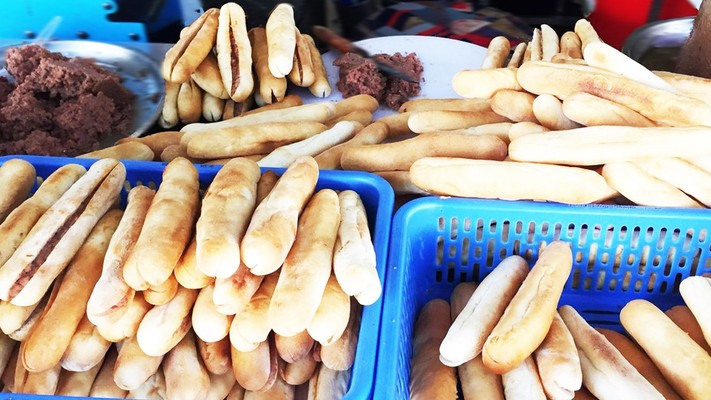 Bánh Mì Que Và Pate Hải Phòng - Duy Tân