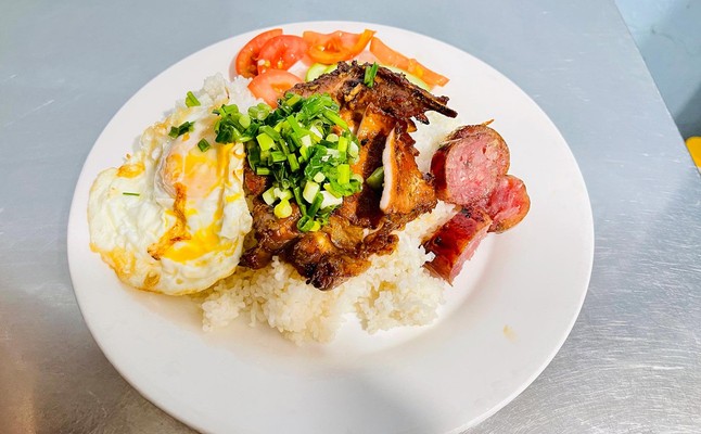 Cơm Tấm Cô Thắm - 11/45 Nguyễn Văn Khối