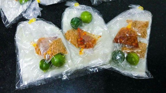 Quán Ăn Vặt - Bánh Tráng Phơi Sương Muối Nhuyễn & Trà Sữa Đóng Chai - Cách Mạng Tháng Tám