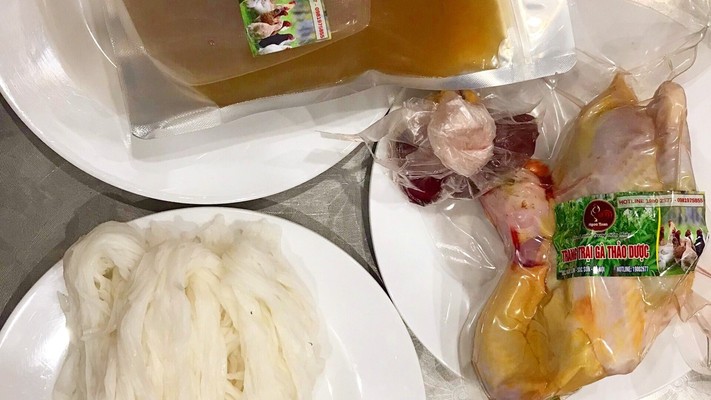 Gà Ri Nuôi Thảo Dược Ngọc Tuấn - Lê Đức Thọ