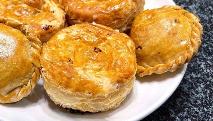 Dydy Food - Bông Lan Cuộn Trứng Muối & Bánh Cookies