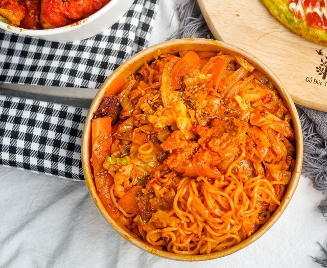 Tiệm OMMA - Cơm Gà Xốt, Kimbap & Tokbokki - Thiên Lôi