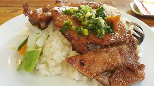 Tài Ký - Cơm Trưa & Cơm Tấm Đêm - Phan Văn Hớn