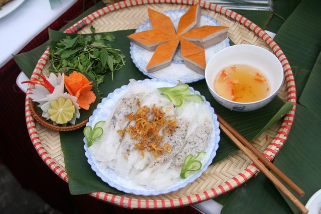 Cô Nga - Bánh Cuốn & Bún Chả Gia Truyền