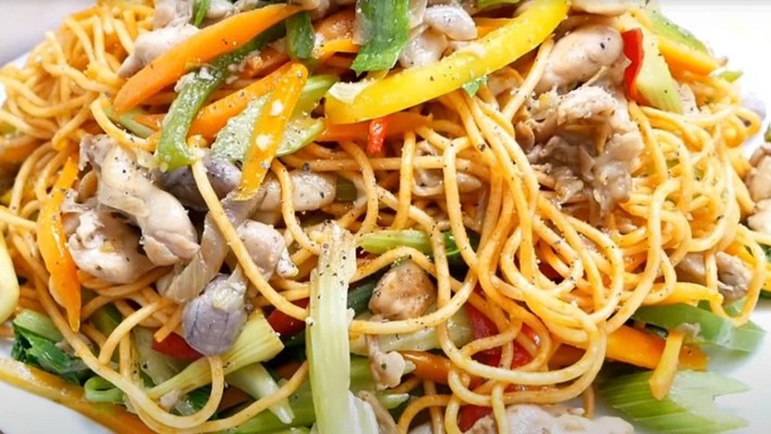 Bánh Cuốn Nóng, Bún Chả Phố - Trần Quốc Hoàn