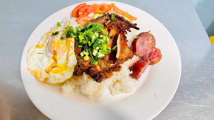 Cơm Tấm Tuyết - 44 Minh Phụng