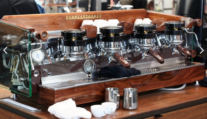 NHẤT COFFEE - Cà Phê Rang Xay Chất Lượng Cao - Cách Mạng Tháng Tám