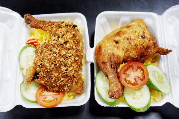 Cơm Gà Xối Mỡ Cẩm Tú - Tân Hòa Đông