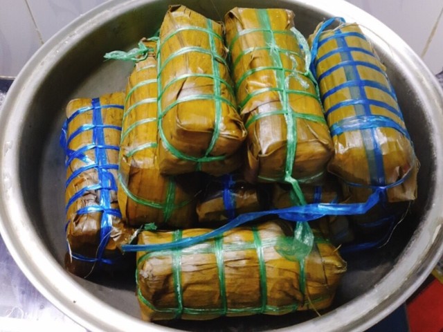 Bánh Tét Mẹ Bơ - Trần Nam Phú