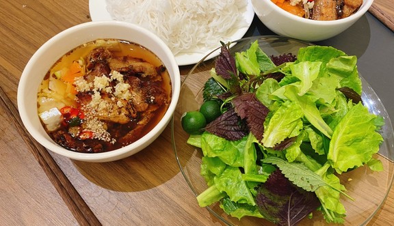 Bún Chả Cô Thơm - B8A Tập Thể Kim Liên