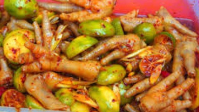 Chân Gà Cô Vy - Nơ Trang Long