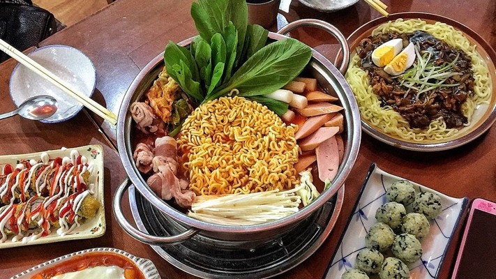 Ăn Vặt Bếp Mẹ Vy - Nguyên Liệu Mì Indomie & Set Lẩu Tokbokki - Lê Duẩn