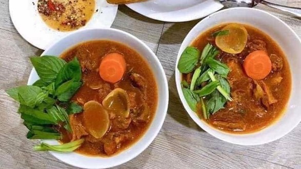 Bò Kho Hai Cô - Trương Định