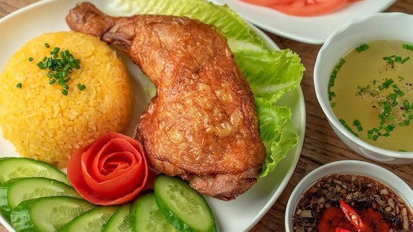 Cơm Gà Xối Mỡ Út Ký 47 - Nguyễn Phúc Chu