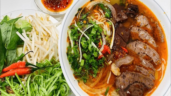 Bún Bò Cô Bé - Chấn Hưng