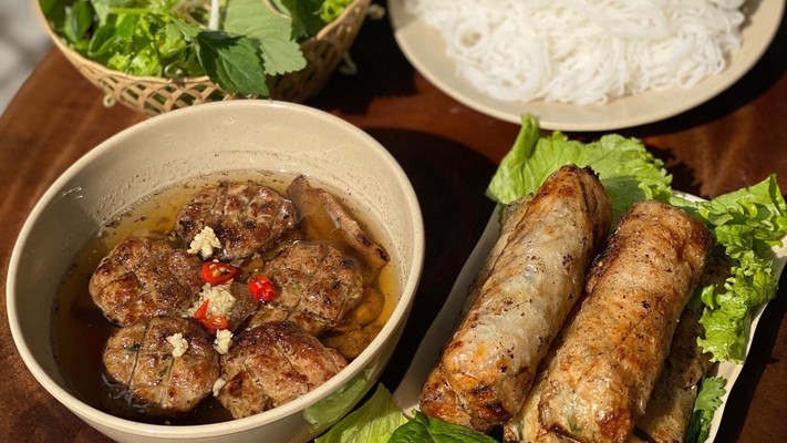 Tiệm Bún Chả Đông Đô - Hàng Vải