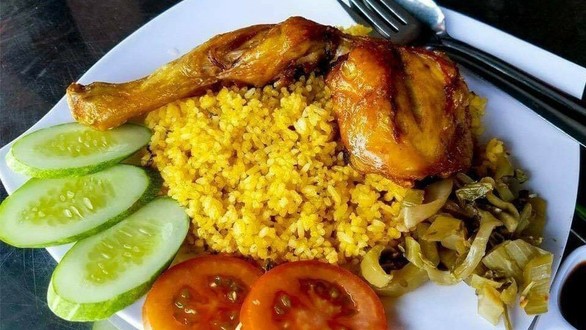 Cơm Gà Xối Mỡ Minh Hoa - Cây Keo