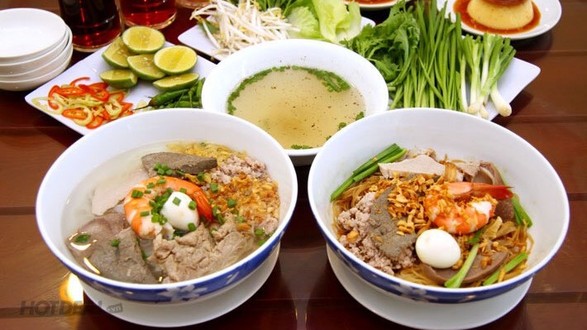 A Hiệp - Hủ Tiếu, Mì Hoành Thánh & Bún Riêu - Đồng Khởi