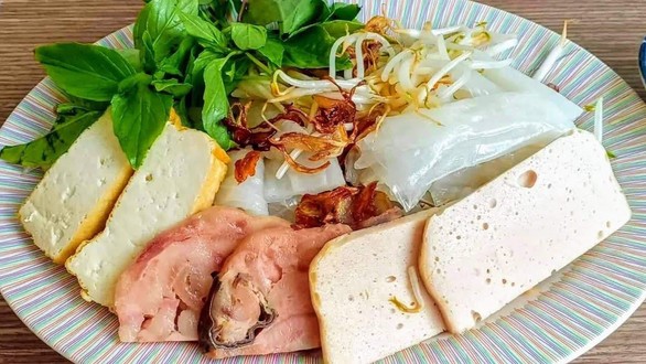 Tiệm Bánh Cuốn Nóng - Trần Quốc Toản