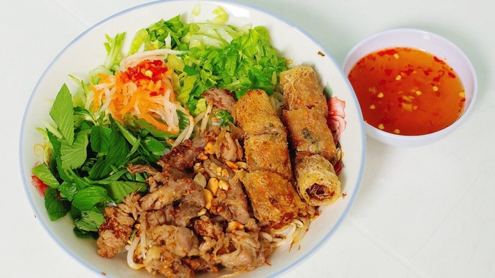 Thanh Trúc - Bún Xào Chả Giò & Bún Nem Nướng - Ba Tháng Hai